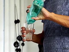 チェコ, 爸, Hd, なめる, 熟年, プール, 息子, ティーン