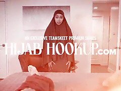 Perspiring buxom milf in yoga panties upgrades her exercise