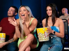 アナル, ブロンド, 浮気する, チン, フェティッシュ, 手コキする, キス, ティーン