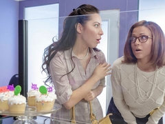 お尻, フェラチオ, 捕まる, バック, 手コキする, なめる, 淫乱熟女, オッパイの