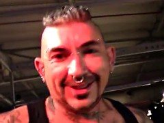 Rubia, Perforación, Español, Tatuaje