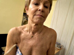 18 ans, Mamie, Domestique, Masturbation, Mature, Mère que j'aimerais baiser, Jarretelles
