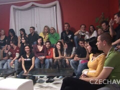 Grosse titten, Blondine, Blasen, Gruppe, Milf, Orgie, Schmerz, Titten