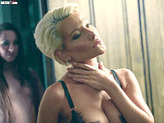 In den arsch, Braunhaarige, Ungarisch, Lesbisch, Masturbation, Zierlich, Russisch, Titten