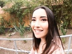 Grosser arsch, Blasen, Braunhaarige, Latina, Rock, Strümpfe, Jungendliche (18+), Titten