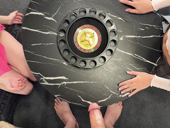 18 ans, Mignonne, Culottes ou slips, Fête, Tabou, Adolescente, Plan cul à trois, Sous la jupe