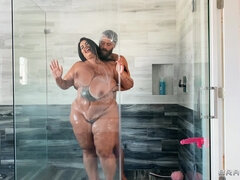 Grosse titten, Braunhaarige, Fett, Milf, Natürlichen titten, Dusche, Erotischer film, Titten