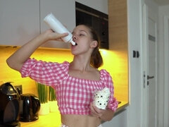 Leie, Tussi, Blondine, Frau, Natürlich, Natürlichen titten, Jungendliche (18+), Eng