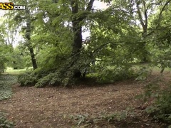 Braunhaarige, Aufs gesicht abspritzen, Nackt, Öffentlich, Sich ausziehen, Jungendliche (18+)