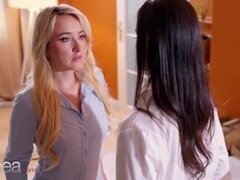 Cunnilingus, Checa, Rostro sentado, Hembra, Penetracion con dedos, Lesbiana, Lamidas, Natural