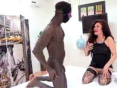 Enthousiasteling, Grote lul, Pijpbeurt, Bruinharig, Sperma shot, Europees, Rijpe lesbienne, Kousen