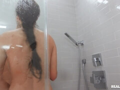 Поза 69, Минет, Брюнетки, Член, Дрочка ногами, Затыкание рта, На кухне, Между сисек