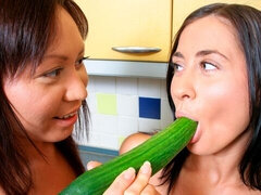 Anal, Gros seins, Doigter, Petite femme, Rasée, Adolescente, Nénés, Jouets