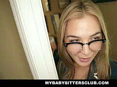 Kinderhüterin, Schlafzimmer, Blondine, Spermaladung, Aufs gesicht abspritzen, Hardcore, Rasiert