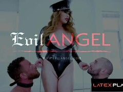 Gros seins, Sucer une bite, Tir de sperme, Gorge profonde, Faciale, Latex, Cuir, Mère que j'aimerais baiser