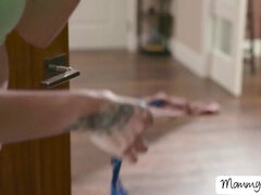 18, キス, レズビアン, 熟年, 淫乱熟女, 母, タトゥー, ティーン