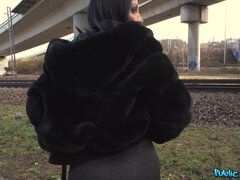 Amateur, Gros seins, En levrette, Argent, De plein air, Pov, Public, Nénés