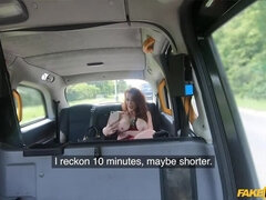 Voiture, Tir de sperme, En levrette, Robe, Doigter, Talons, Pov, Public