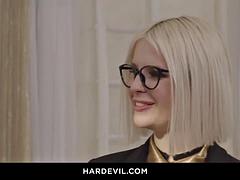 In den arsch, Blondine, Doppelpenetration, Brille, Gruppe, Hardcore, Sekretärin, Flotter dreier