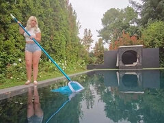18 ans, Nana, Blonde, Sucer une bite, Plantureuse, De plein air, Piscine, Pov