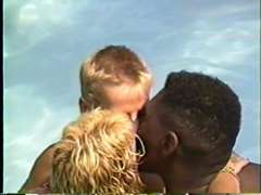 Cocu, Groupe, Hd, Interracial, Mature, Piscine
