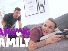 Sucer une bite, Brunette brune, Faciale, Famille, Hard, Hd, Soeurs, Tatouage
