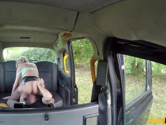 Amber Jayne enjoys unexpected sex with cabbie