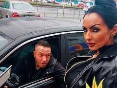 デカチン, フェラチオ, なめる, 淫乱熟女, 公共, オマンコ, 剃毛, タトゥー