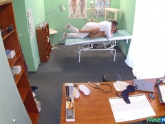 Amateur, Corrida, Estilo perrito, Penetracion con dedos, Coño, Pelirrojo, Uniforme, Voyeur
