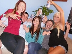 18 jahre, Grosser arsch, Grosser schwanz, Bekleidet, Hundestellung, Selbstgemacht, Party, Titten