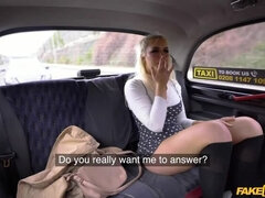 Arschlecken, Blondine, Britisch, Auto, Hundestellung, Natürlichen titten, Reiten, Rasiert