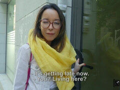 Amateur, Sucer une bite, Européenne, Lunettes, Fille latino, De plein air, Public, Jupe