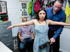 18 ans, Gros cul, Grosse bite, Gros seins, Sucer une bite, Partouze, Maigrichonne, Adolescente