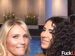 Blonde, Brunette brune, Hd, Lesbienne, Piscine, Adolescente, Nénés