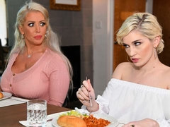 Stellung 69, Grosser arsch, Blondine, Fingern, Lesbisch, Lecken, Muschi, Rasiert