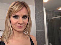 Gros seins, Blonde, Plantureuse, Masturbation, Mature, Mère que j'aimerais baiser, Maman, Douche