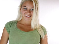 Grote lul, Blond, Handbeurt, Naakt, Penis, Tatoeage, Tiener, Tieten likken