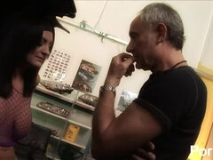 Grosse titten, Blasen, Braunhaarige, Gruppe, Hd, Interrassisch, Natürlichen titten, Orgie