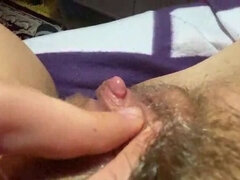 巨大クリトリス, クリトリス, フェティッシュ, 毛深い, 自家製, 巨大, オナニー, オーガズム