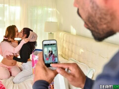 Pijpbeurt, Bruinharig, Hondjeshouding, 1 man 2 vrouwen, Handbeurt, Rok, Tiener, Strak