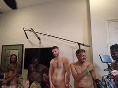 Noire, Blonde, Sucer une bite, Tir de sperme, Hard, Hd, Interracial, Nénés