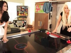 指いじり, キス, レズビアン, なめる, オナニー, 淫乱熟女, オマンコ, オッパイの