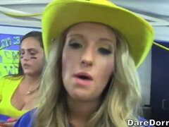 Большая жопа, Минет, Брюнетки, Колледж, Семяизвержение, Общежитие, Сперма на лице, Киски