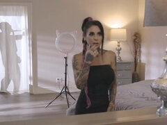 Goth girl has a sub who is willing to fuck her nicely