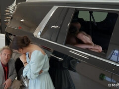 Grote mammen, Rondborstig, Auto, 1 man 2 vrouwen, Hardcore, Kut duiken, Roodharige vrouw, Trio