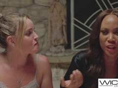 Hd, キス, レズビアン, なめる, オマンコ, 赤毛, タトゥー