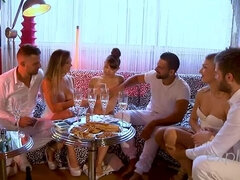 Blondine, Blasen, Hundestellung, Würgen, Gruppe, Natürlichen titten, Russisch, Rasiert