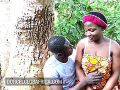 Черненькие, На природе, Сиськи