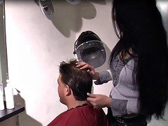 Friseurin Ina wird gefickt