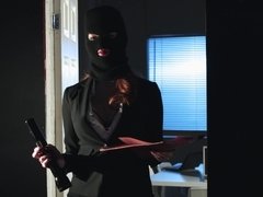 Grosse titten, Blasen, Hundestellung, Aufs gesicht abspritzen, Büro, Rotschopf, Reiten, Tätowierung